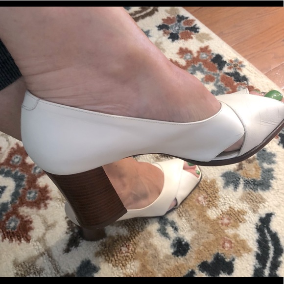 Brioso Shoes - Brioso women shoes Size 9 AA chunky heel beige color